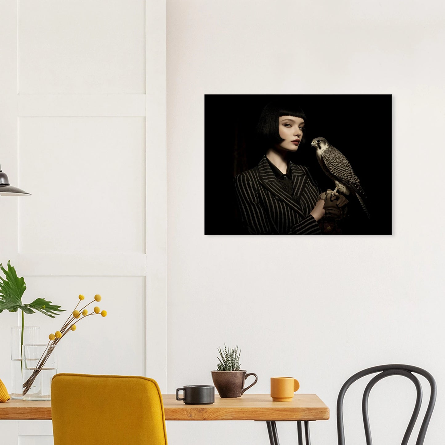 elegantes frauenportrait mit falke im esszimmer moderne wandkunst